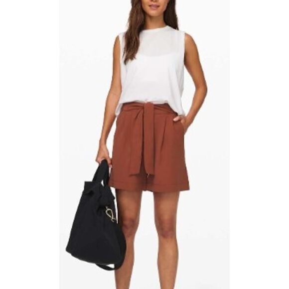 Lululemon Noir Shorts in Rustic Clay Women's Sz. 4 - Picture 1 of 8